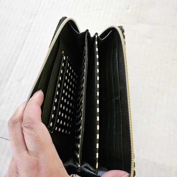 Relic Wristlet Wallet Black White Polka Dot Leather Zip Arround Credit Cards - Picture 5 of 8